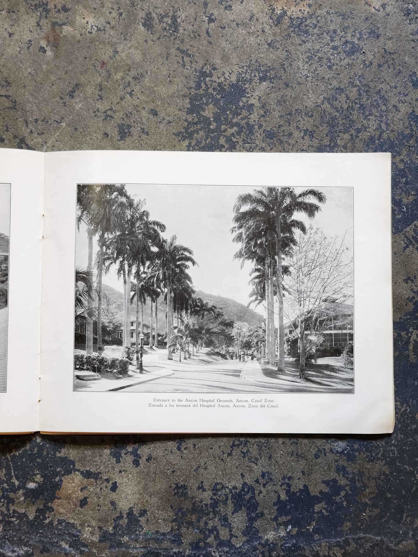 1927 Souvenir of Panama and the Canal – I.L. Maduro’s Souvenir Store – Photo Booklet with Map & Images