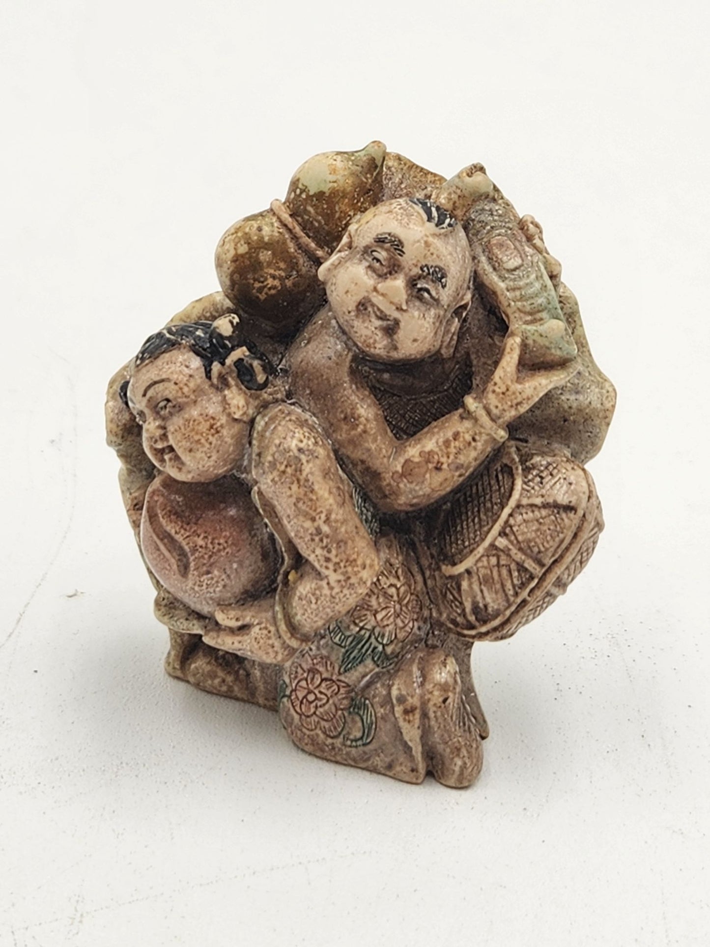 Netsuke Figurine - 2 People and a Peach