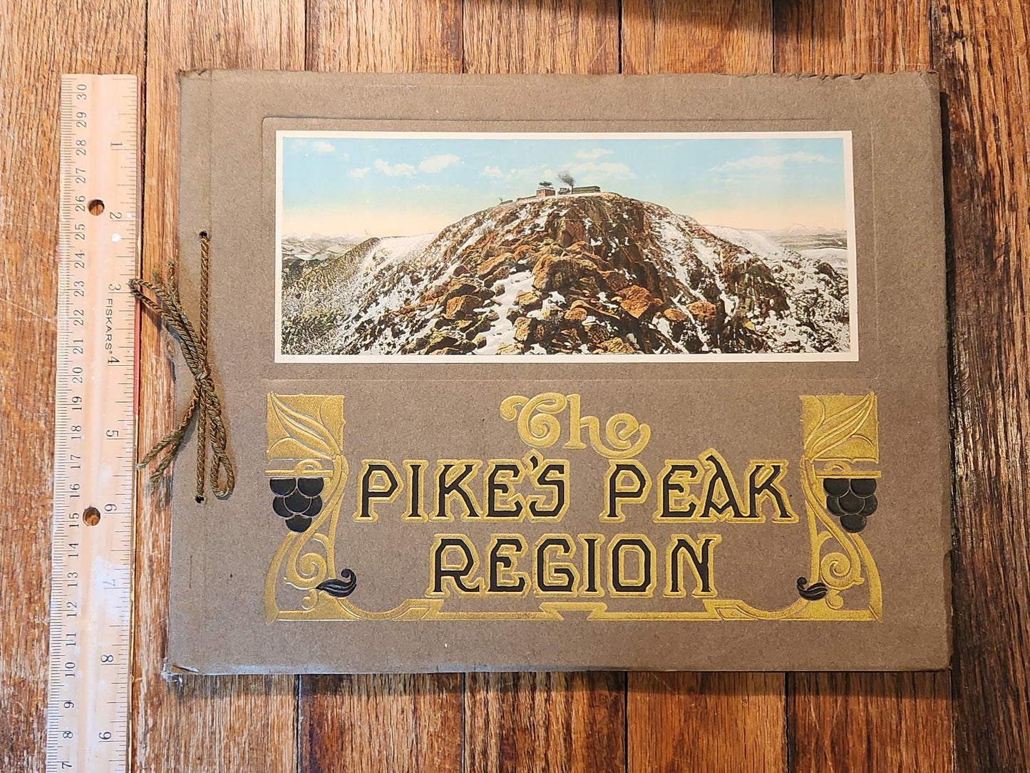 Scenic Gems of the Pike's Peak Region: Photographic Reproduction in Colors of the Most Prominent and Magnificent Views of This Region.