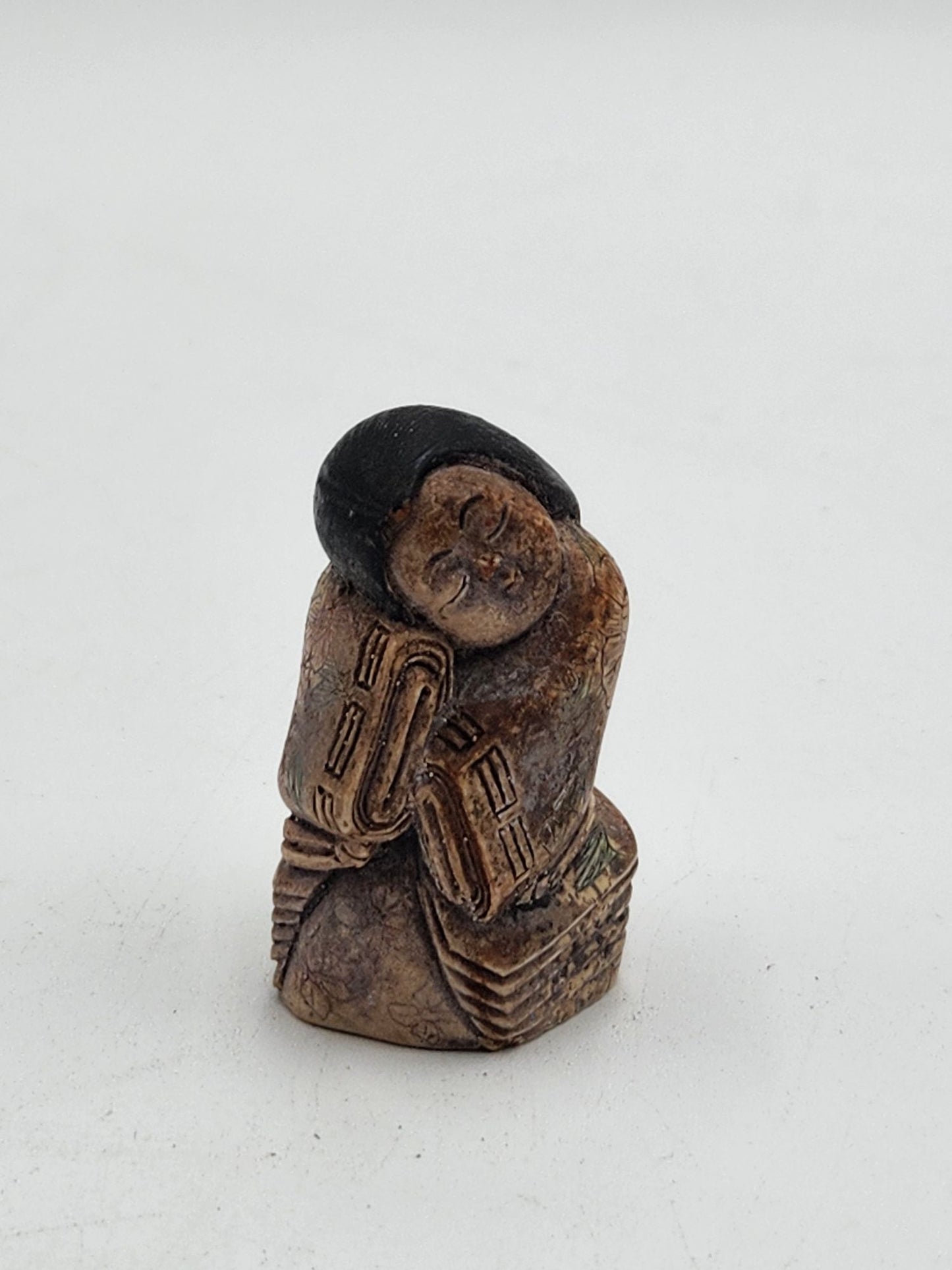 Vintage Netsuke Figurine 08 - Woman Hug