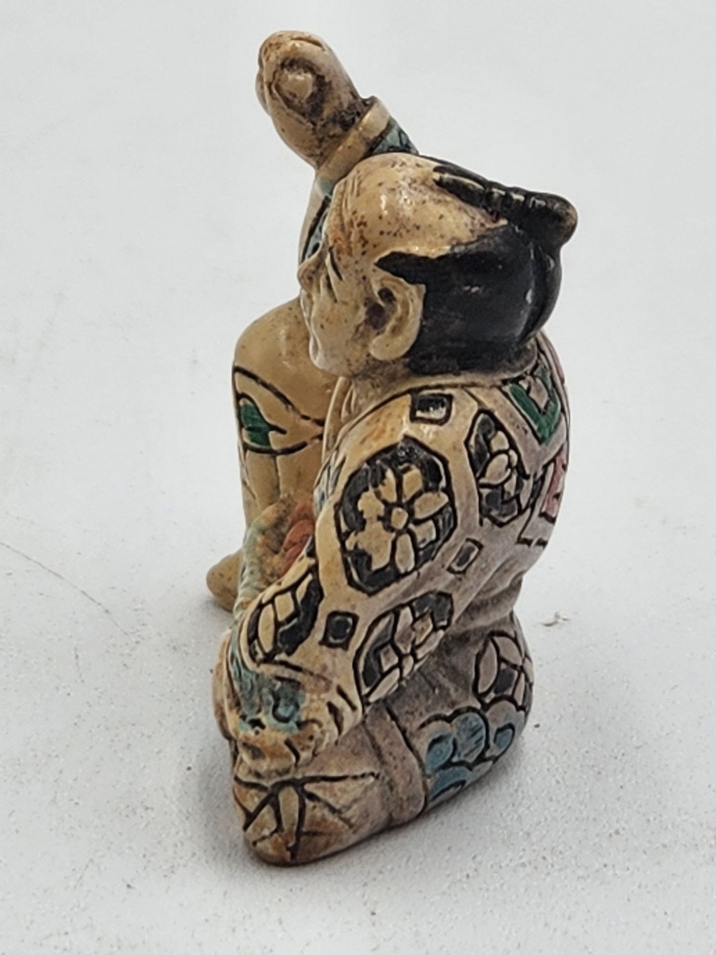 Vintage Netsuke Figurine 04 - Man with Flower Basket