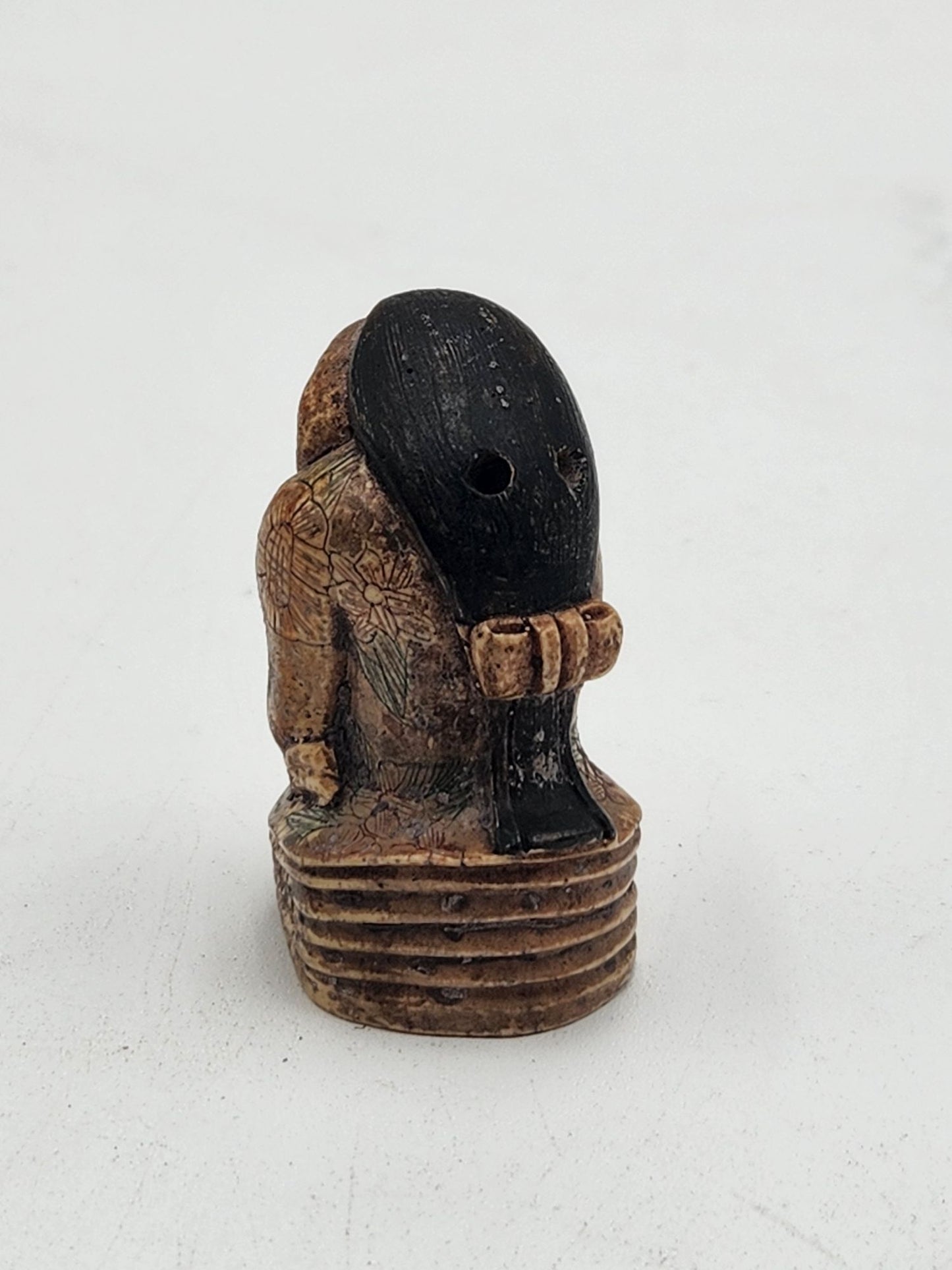 Vintage Netsuke Figurine 08 - Woman Hug
