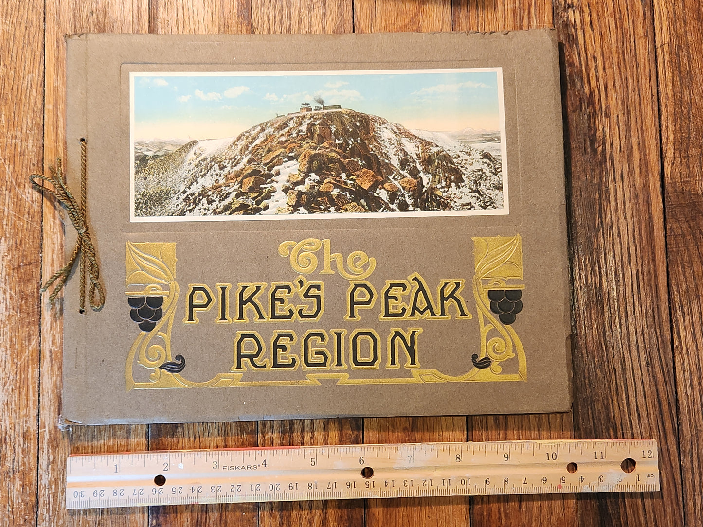 Scenic Gems of the Pike's Peak Region: Photographic Reproduction in Colors of the Most Prominent and Magnificent Views of This Region.