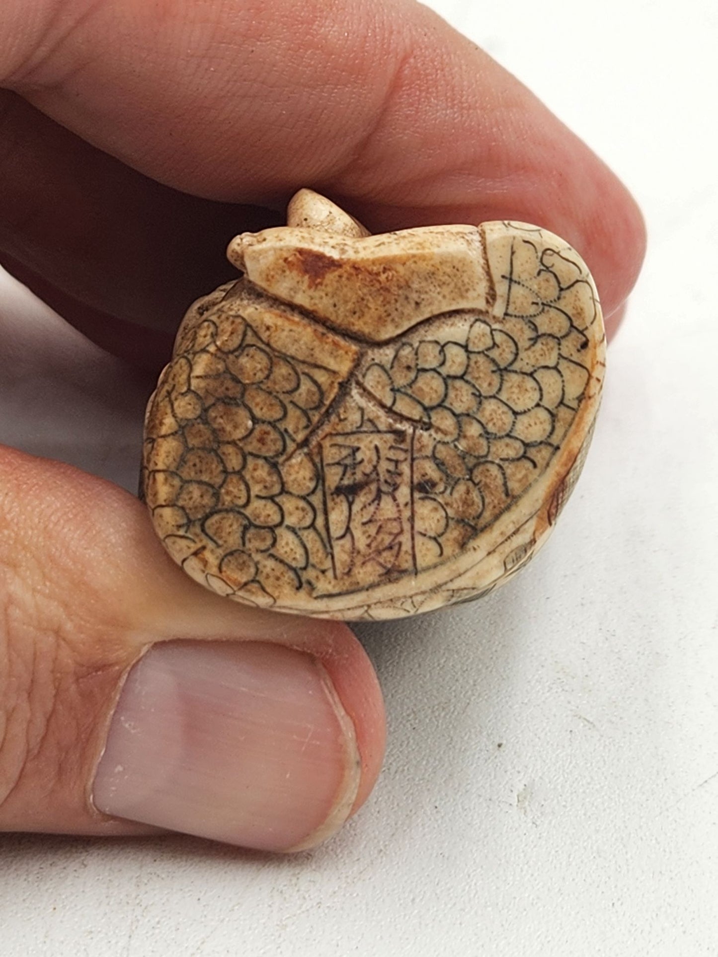 Vintage Netsuke Figurine 05 - Woman Sitting