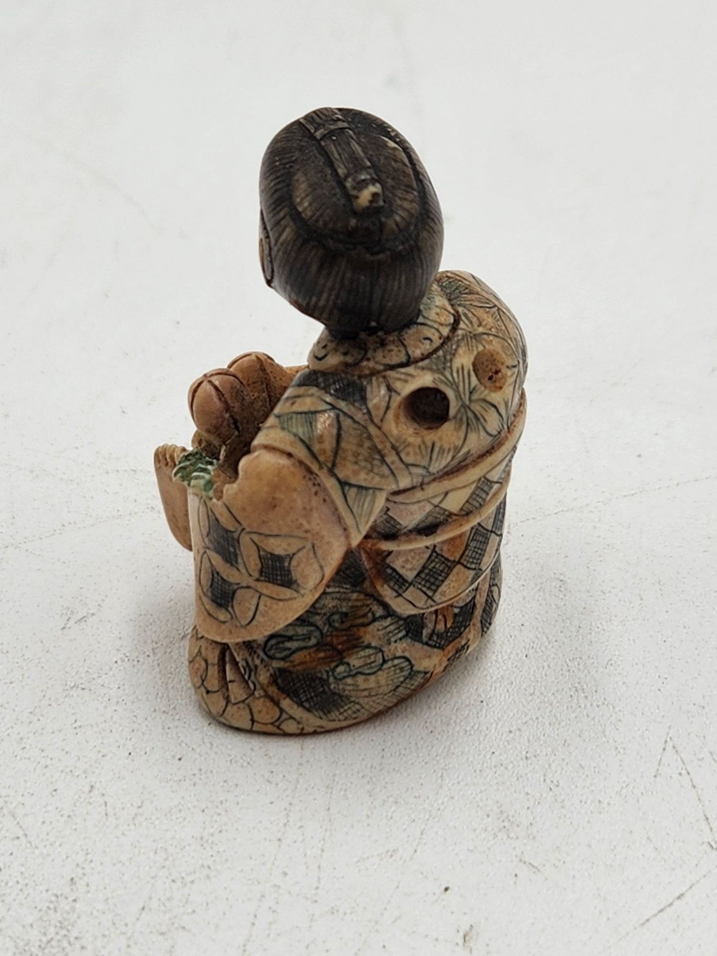 Vintage Netsuke Figurine 05 - Woman Sitting