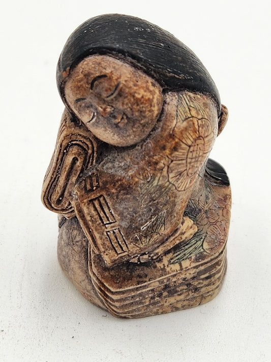 Vintage Netsuke Figurine 08 - Woman Hug
