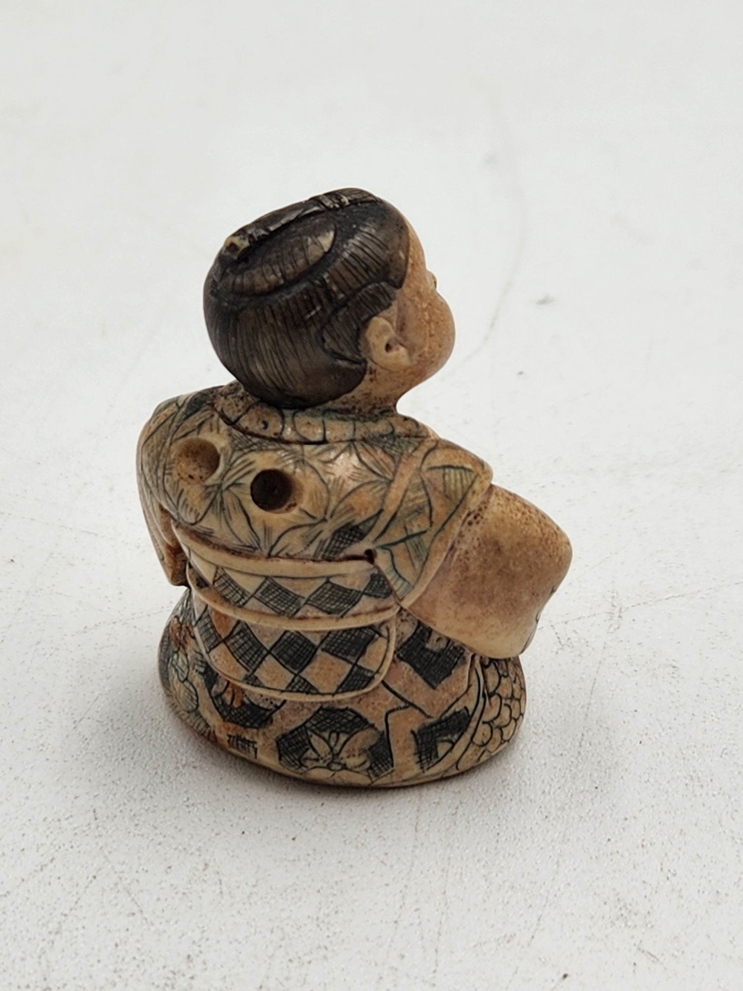 Vintage Netsuke Figurine 05 - Woman Sitting