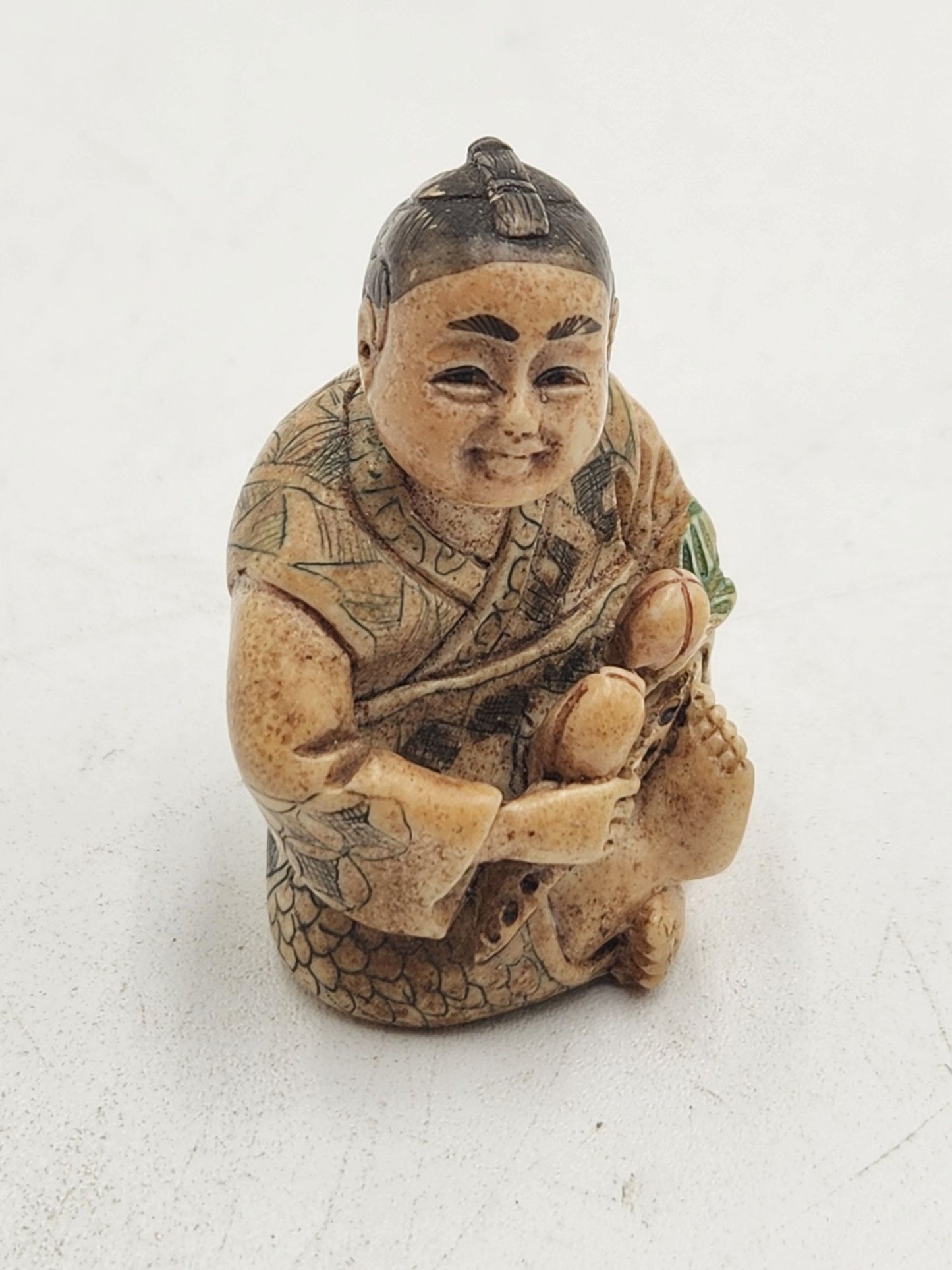 Vintage Netsuke Figurine 05 - Woman Sitting