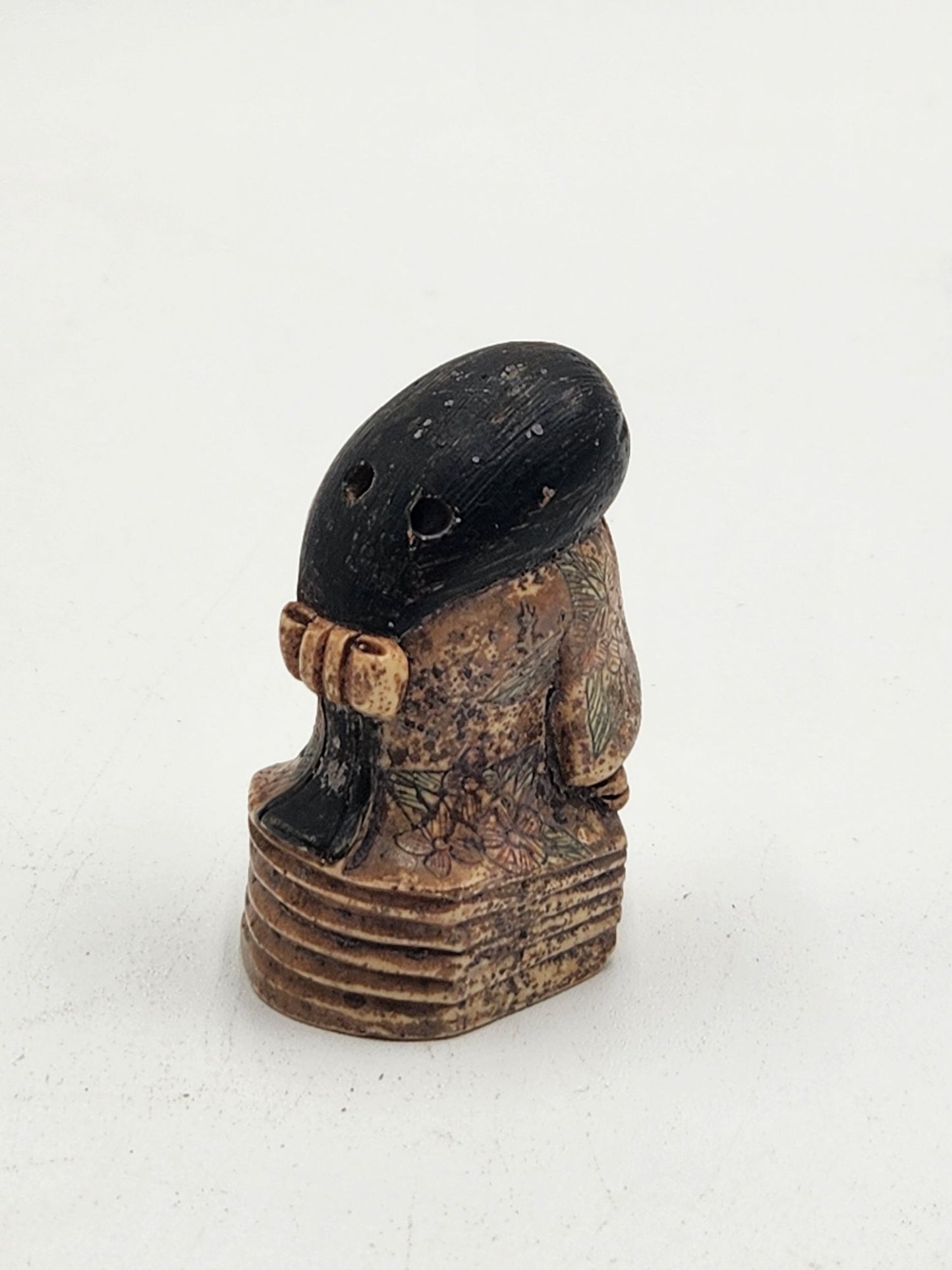 Vintage Netsuke Figurine 08 - Woman Hug