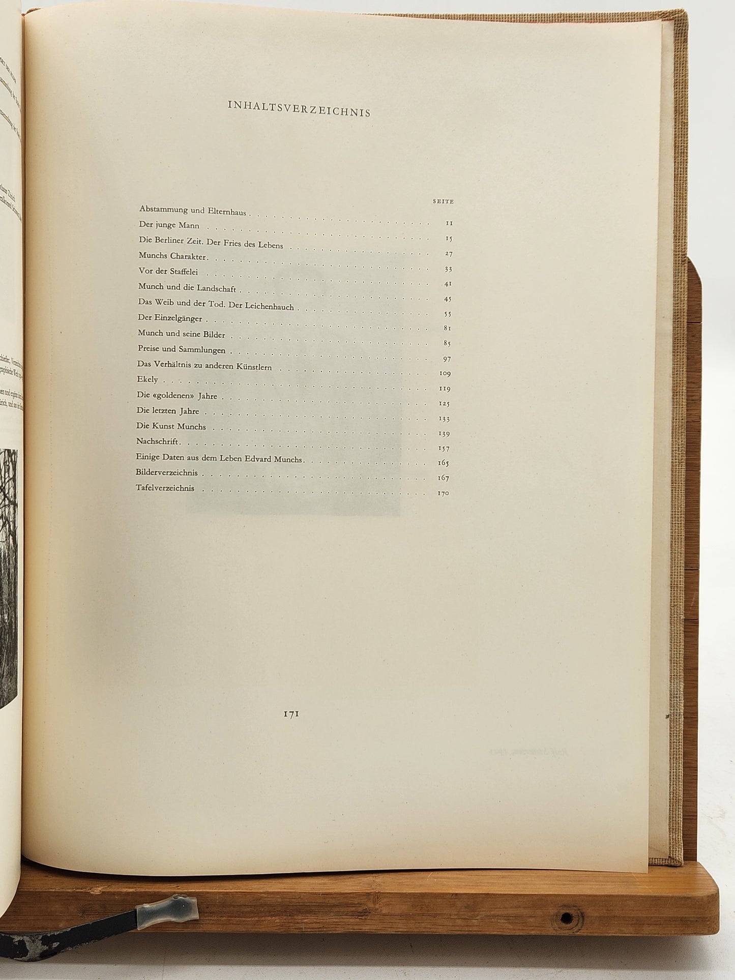 Vintage German 1949 Edvard Munch art book by Rolf Stenersen, published by Büchergilde Gutenberg, Zürich. Large-format volume featuring numerous full-page plates and reproductions.