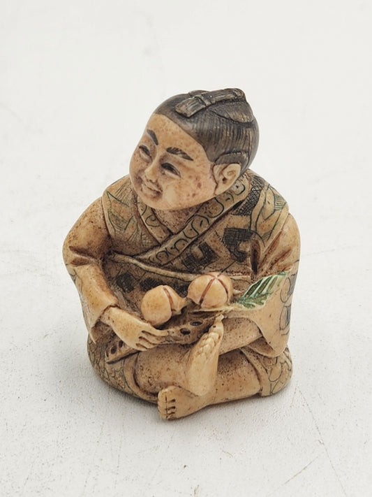 Vintage Netsuke Figurine 05 - Woman Sitting