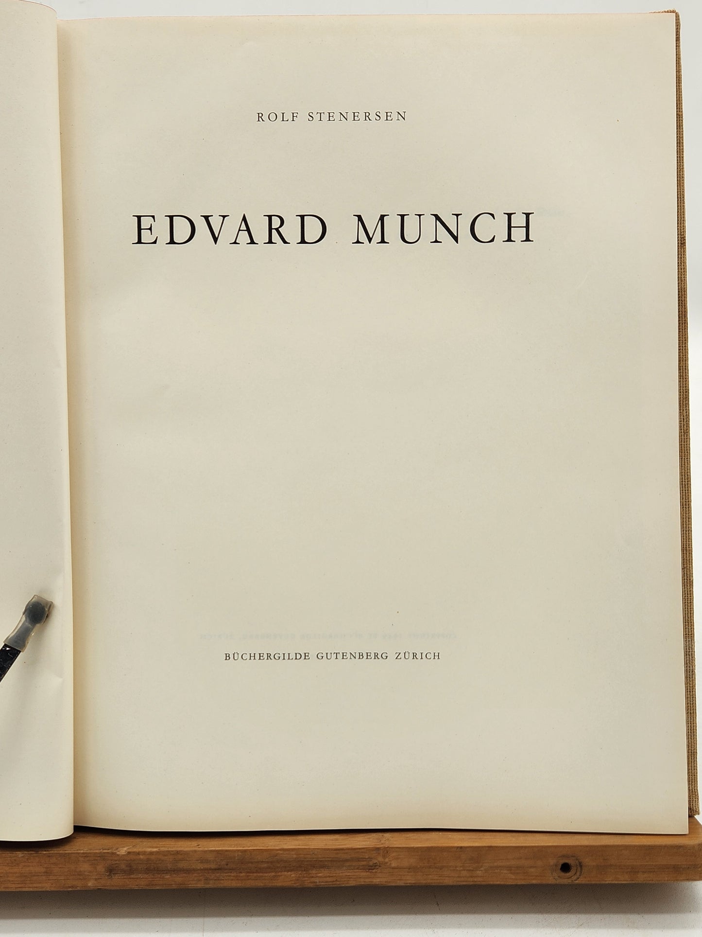 Vintage German 1949 Edvard Munch art book by Rolf Stenersen, published by Büchergilde Gutenberg, Zürich. Large-format volume featuring numerous full-page plates and reproductions.