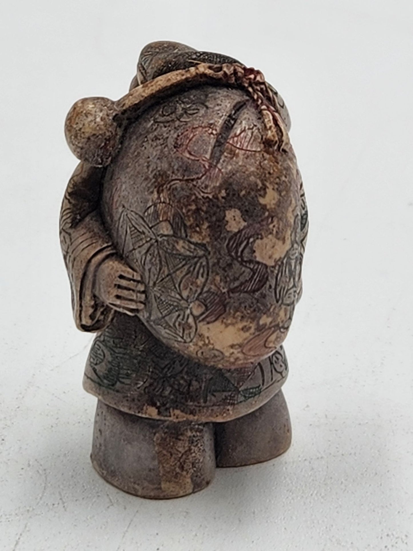 Netsuke Figurine 07 Guy Standing Carrying a Bag