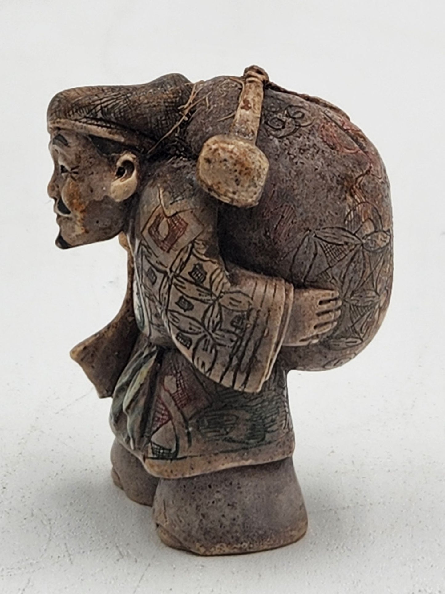 Netsuke Figurine 07 Guy Standing Carrying a Bag