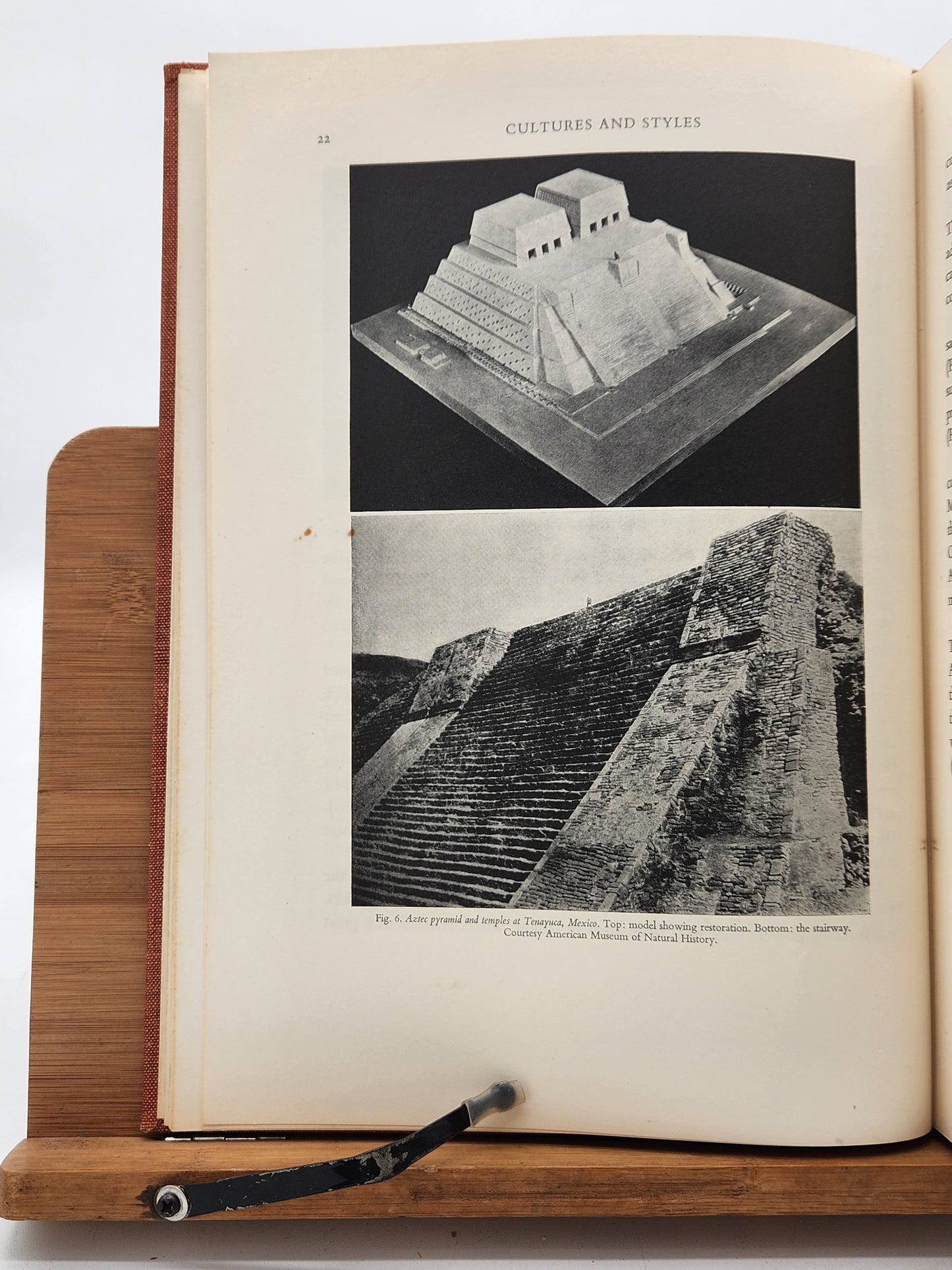 1957 Phaidon Pre-Columbian Art book with 270 illustrations. Large format reference volume. Foxing present, no dust jacket.